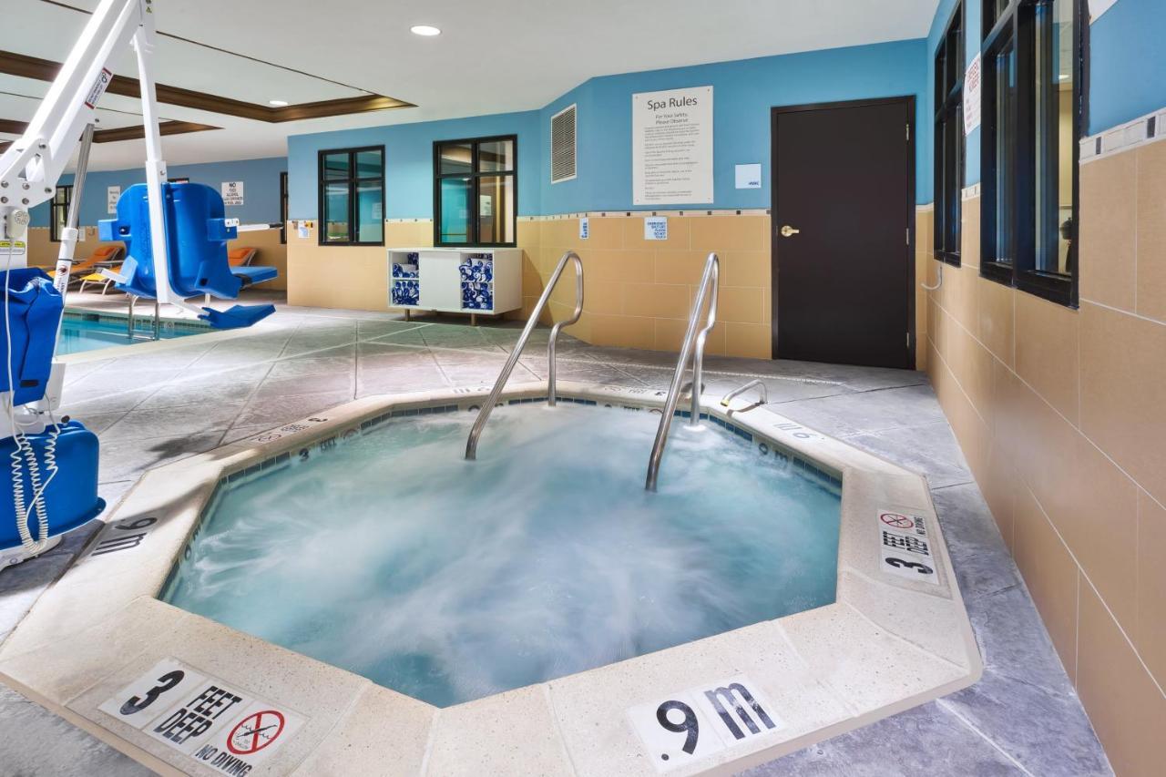 Holiday Inn Express Hotel & Suites Warminster-Horsham By Ihg Exterior foto