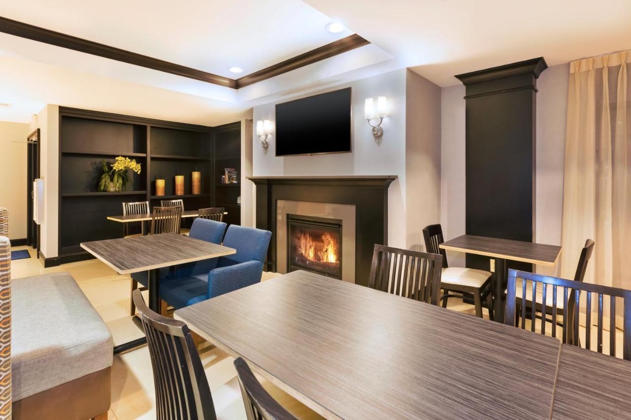 Holiday Inn Express Hotel & Suites Warminster-Horsham By Ihg Exterior foto