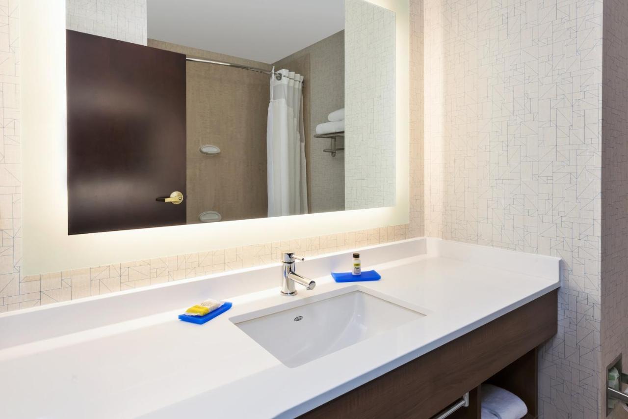 Holiday Inn Express Hotel & Suites Warminster-Horsham By Ihg Exterior foto